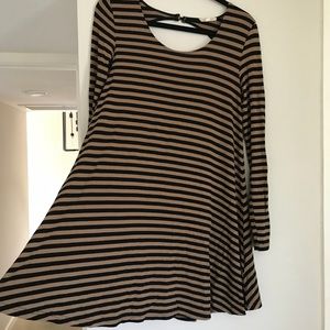 Swing Dress with Key Hole Back